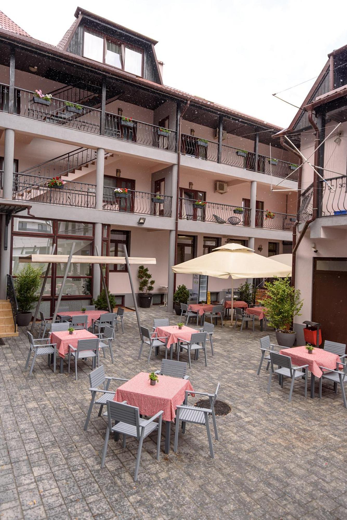 Hotel Stefani ซีบิว ภายนอก รูปภาพ